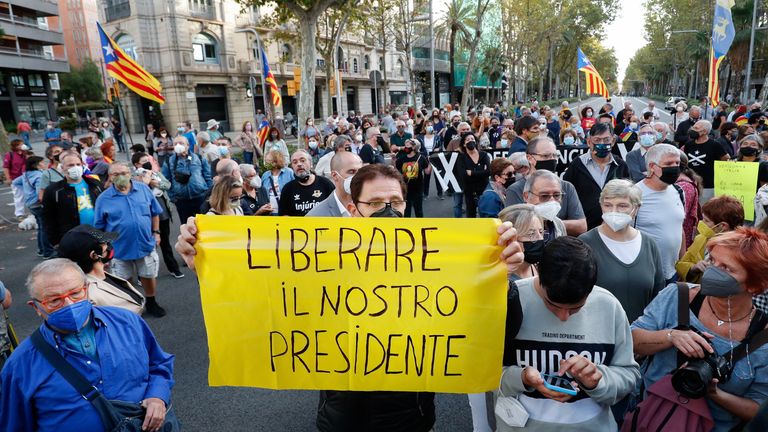 People demonstrate following the arrest of former Catalan government head Puigdemont in front of Italy's consulate following the arrest of former Catalan government head Carles Puigdemont in Sardinia , in Barcelona, Spain
