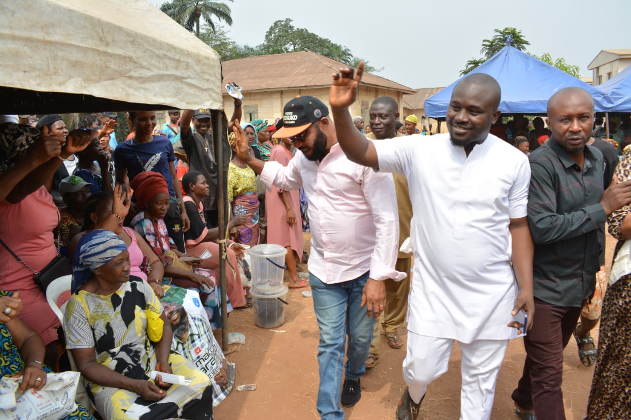 Chimaroke Oparaugo greets his Constituents