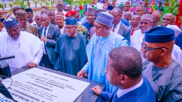 Buhari-Commissions-Dangote-Refinery